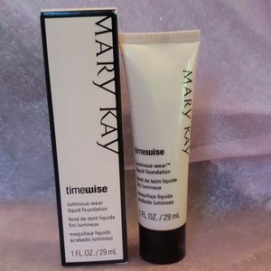 Luminous wear foundation